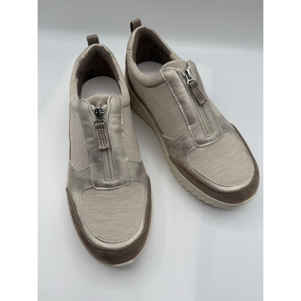 BZees Winner Comfort Sneaker, Women's 10 M, Beige,Gold Metallic Accents,Zip,NIB - Picture 15 of 16
